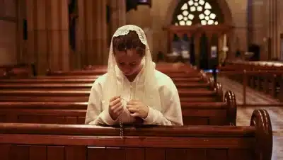 10 Oraciones de la Iglesia Católica: Guía Espiritual y Devoción